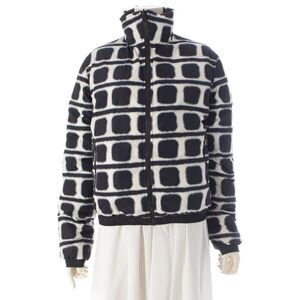 Chanel 07A Reversible Down Jacket Storage Bag Down Jacket P31622 Black White